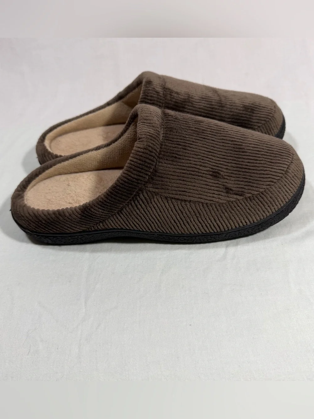 Isotoner Men's Brown Corduroy Slip-On Memory Foam House Slippers Size 8-9